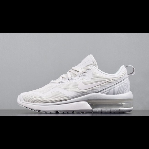 Nike Air Max - Picture 2 of 5